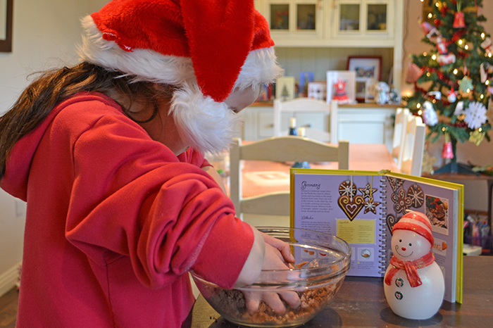 german christmas biscuits recipe children in kitchen - Saucepan Kids